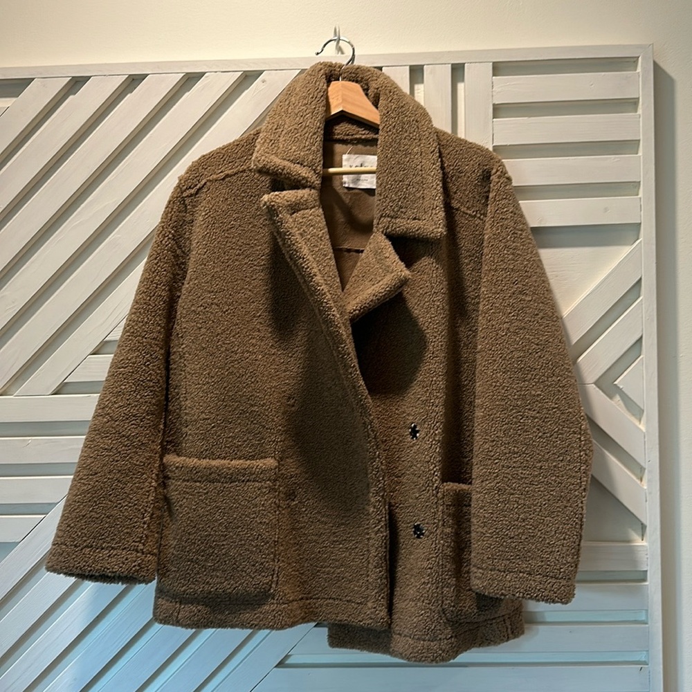 Barely worn, suede interior Velvet by Graham and Spencer